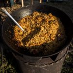 Как приготовить плов в казане на костре